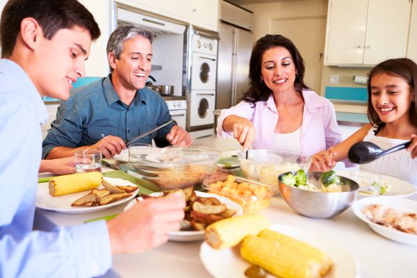 Alimentación Saludable en casa: La importancia de las Comidas en Familia